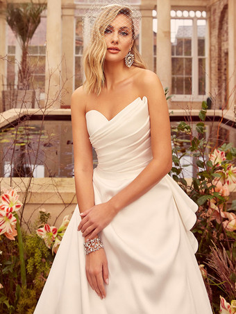 シンプルなウェディングドレス サテン生地 ストラップレス ノースリーブ プリーツ Aライン ブライダルドレス