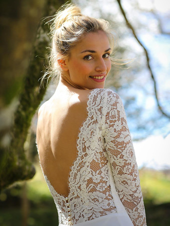 ボヘミアンウェディングドレス レース レース Aライン フロアレングス ナチュラルウエスト ウェディングドレス 機能的なボタン 長袖 ジュエルネック アイボリー