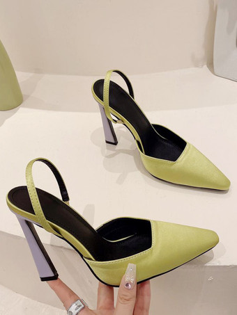 Décolleté con tacco a spillo con tacco a punta e tacco alto nero