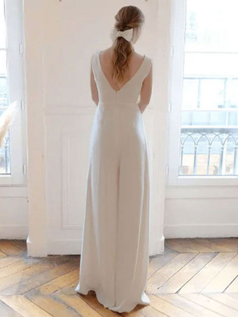 ホワイトのシンプルなウェディングジャンプスーツ ストレッチクレープ Vネック ノースリーブ Aライン ブライダルジャンプスーツ 無料カスタマイズ