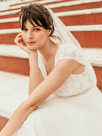 アイボリー ボヘミアン ウェディングドレス レース Aライン バックレス 半袖 Vネック ブライダルドレス トレーン付き 無料カスタマイズ