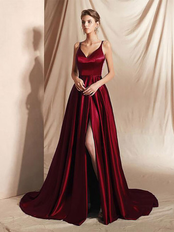バーガンディーイブニングドレス Aライン Vネック 弾性シルクのようなサテン マキシレングス フロントスプリット ソーシャルページェントドレス