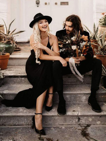 ゴシックブラックのウェディングドレス A ラインストライプネックノースリーブトレーンブライダルガウン無料カスタマイズ