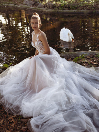 ウェディングドレス コートトレイン Aライン ノースリーブ レース Vネック ブライダルドレス