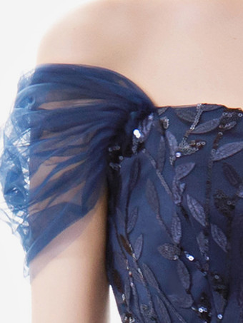 ディープブルーのスパンコールが入った、スウィートハートネックラインとオフショルダーのマキシ丈プロムドレス（2025年夏）