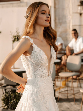 アイボリーウェディングドレス Vネック ノースリーブ トレーン付き レース ブライダルガウン