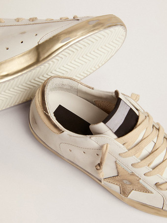 Zapatillas de deporte para mujer con diseño de patines y punta redonda con cordones y diseño metálico