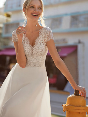 ヴィンテージウェディングドレス Vネック 半袖 ナチュラルウエスト サテン生地 スイープレース ブライダルドレス