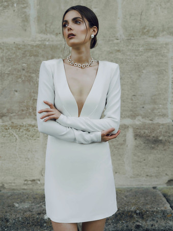 ホワイトショート ウェディング ドレス V ネック 長袖 シース ショート ブライダル ドレス