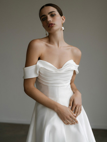 ヴィンテージウェディングドレスストラップレスノースリーブナチュラルウエストサテン生地トレーンブライダルドレス