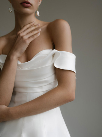 ヴィンテージウェディングドレスストラップレスノースリーブナチュラルウエストサテン生地トレーンブライダルドレス