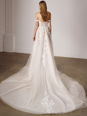 レースのウェディングドレス、トレーン付き、Aライン、ノースリーブ、レース、スウィートハートネック、ブライダルガウン