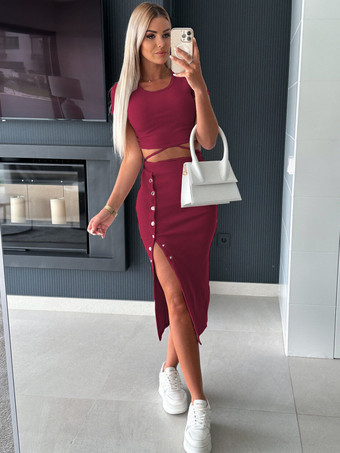 ワインレッド 半袖ラウンドネッククロップトップとスリットスカートの2ピースセット
