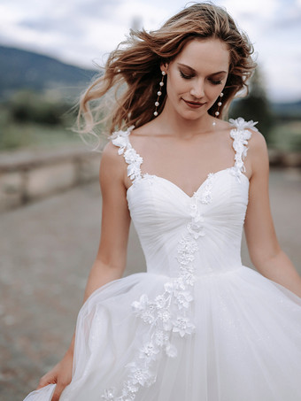 ホワイトレース ウェディングドレス トレーン Aライン ノースリーブ レース 恋人ネック ブライダルドレス