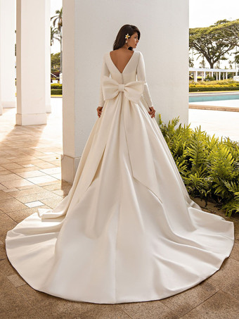 ヴィンテージウェディングドレス ジュエルネック ロングスリーブ ナチュラルウエスト サテン生地 トレーンリボン付き ブライダルガウン