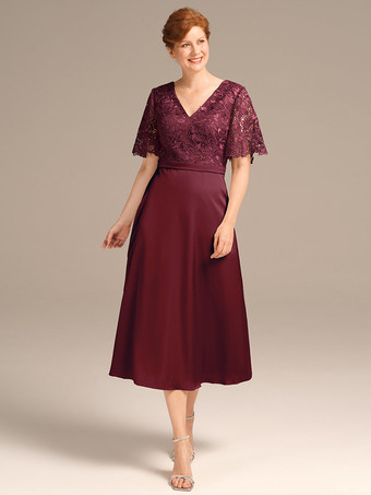 Color borgoñaVestido de fiesta para la madre de la novia Cuello joya Manga corta Una línea de encaje Hasta el té Vestidos de invitados de boda