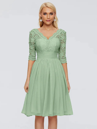 セージグリーン花嫁の母親のためのパーティードレス Vネック ハーフスリーブ ショート レース 膝丈 ウェディングゲストドレス