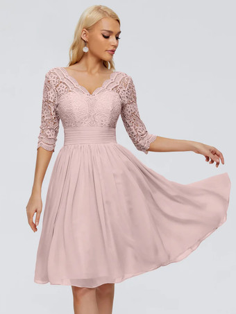 サーモンピンク花嫁の母親のためのパーティードレス Vネック ハーフスリーブ ショート レース 膝丈 ウェディングゲストドレス