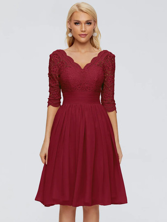 バーガンディー花嫁の母親のためのパーティードレス Vネック ハーフスリーブ ショート レース 膝丈 ウェディングゲストドレス