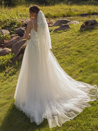 ボヘミアンウェディングドレス チュール レース Aライン トレーン付き ナチュラルウエスト ジッパー ノースリーブ スクエアネック アイボリー