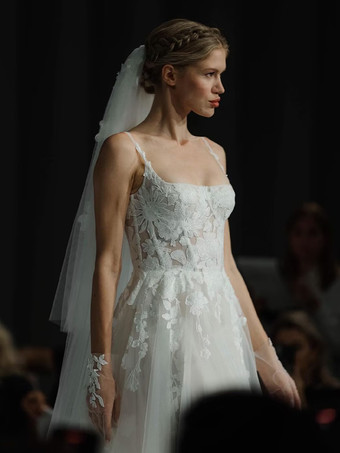 ボヘミアンウェディングドレス チュール レース Aライン トレーン付き ナチュラルウエスト ジッパー ノースリーブ スクエアネック アイボリー