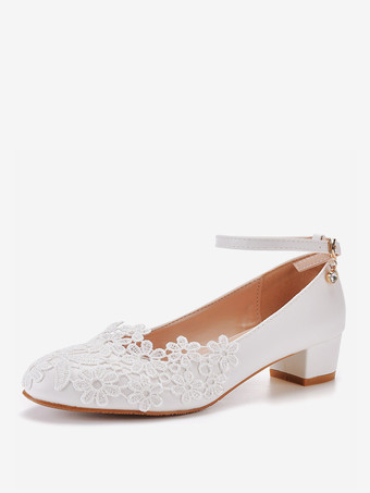 ホワイト ウェディングシューズ チャンキーヒール 花のディテール ブライダルパンプス