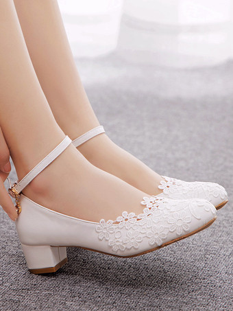 ウェディングシューズ チャンキーヒール 花のディテール ブライダルパンプス