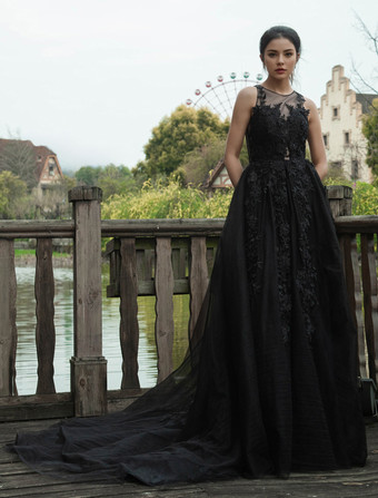 黒のウェディングドレス レース Aライン ノースリーブ ナチュラルウエスト レース トレーン付き ブライダルガウン