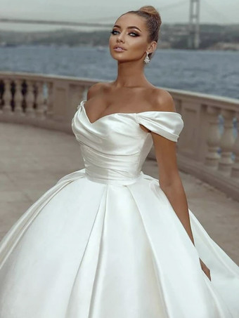 プリンセスウェディングドレス プリンセスシルエット オフショルダー ノースリーブ ナチュラルウエスト トレーン付き ブライダルガウン