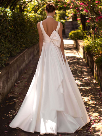 ヴィンテージウェディングドレス Vネック ノースリーブ ナチュラルウエスト サテン生地 トレーンリボン付き ブライダルガウン