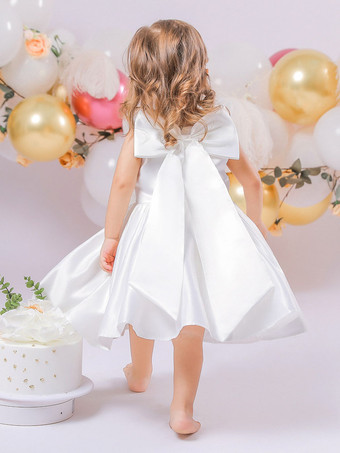 白いフラワーガールドレス 特別な日のためのドレス ホワイトサテン生地 ノースリーブ スクエアネック フラワーガールドレス