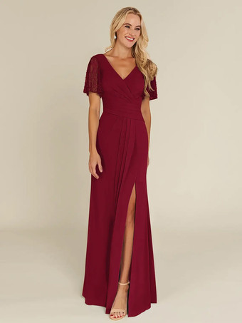 バーガンディーブライダルマザードレス Vネック 半袖 シース ビーズ ゲストドレス 結婚式用