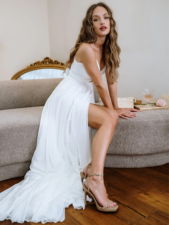 シンプルなウェディングドレス ポリエステル Vネック ノースリーブ フロントスリット Aライン ブライダルドレス