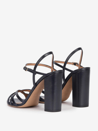 Sandali neri con tacco alto Sandali eleganti con tacco incrociato incrociato e punta aperta
