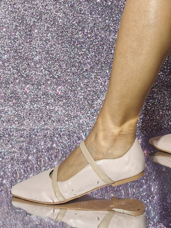 プラスサイズのバレエフラットシューズ ポインテッドトゥ バレリーナ