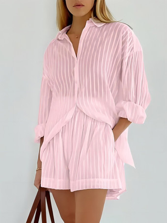 ピンクストライプ柄ツーピースコーデ（カジュアルウェア2025）