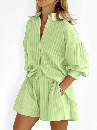 グラスグリーンストライプ柄ツーピースコーデ（カジュアルウェア2025）