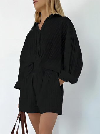 ブラック ストライプ柄ツーピースコーデ（カジュアルウェア2025）