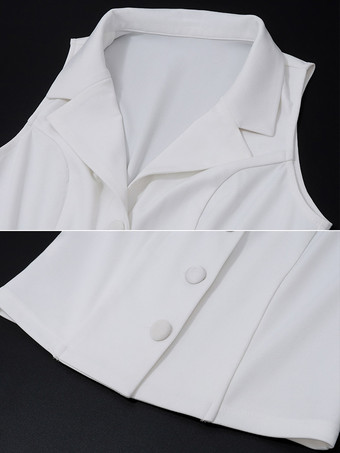 2025年夏のベスト＆プリーツミニスカートのツーピースコーデ