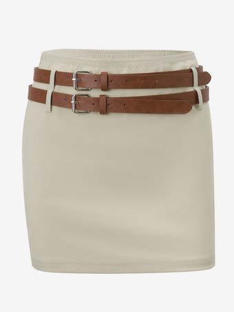 2025年夏に着たいホルターネックトップスとベルト付きミニスカートのツーピースコーデ