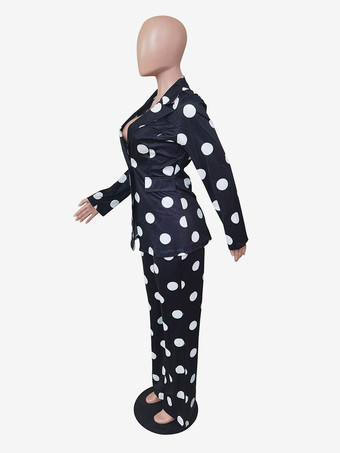 2025年春のドット柄ツーピーススーツコーデ