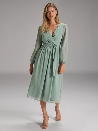 セージグリーン花嫁の母親のためのパーティードレス Vネック 長袖 Aライン リボン 結婚式用ゲストドレス