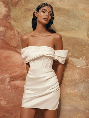 ヴィンテージウェディングドレス バトーネック ノースリーブ サテン生地 トレーン付き プリーツ 伝統的 花嫁ドレス