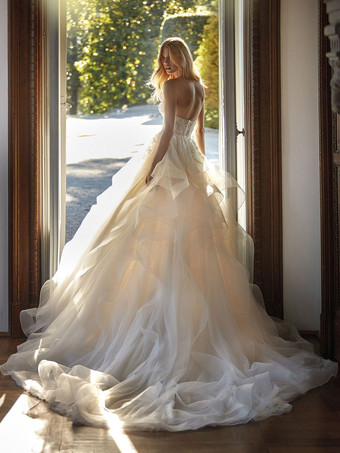 ウェディングドレス プリンセスシルエット トレーン付き スウィートハートネック ノースリーブ ナチュラルウエスト アップリケ レース ブライダルガウン