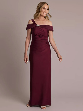マルーン花嫁の母親のためのパーティードレス。デザインされたネックライン、ノースリーブ、ボールガウン、プリーツ入り、フロアレングスのウェディングゲストドレス。