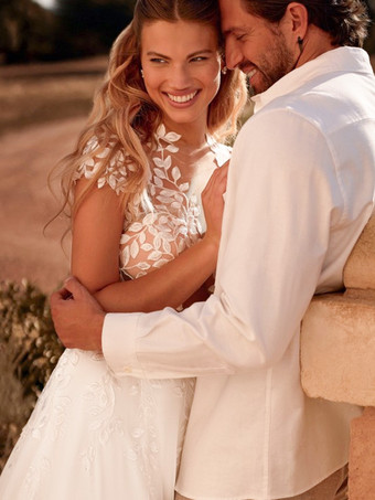 ボヘミアンウェディングドレス ラウンドネック 半袖 オーバルバックカットアウト スリットスカート スモールトレーン