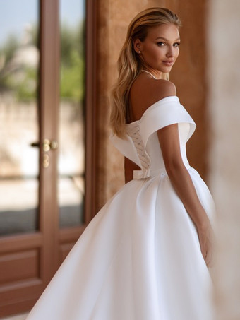 ヴィンテージウェディングドレス、トレーン付き、オフショルダー、半袖、フロントスリット、サテン生地、ブライダルガウン