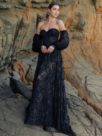 ブラック ロイヤル ウェディングドレス プリンセスシルエット ハーフスリーブ ボタン レース トレーン付き ブライダルガウン