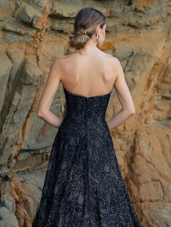 ブラック ロイヤル ウェディングドレス プリンセスシルエット ハーフスリーブ ボタン レース トレーン付き ブライダルガウン