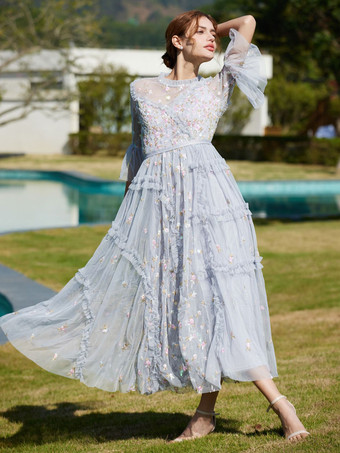 妖精のパーティードレス 刺繍入りフリル 流れるようなエレガントなフォークロアロングドレス